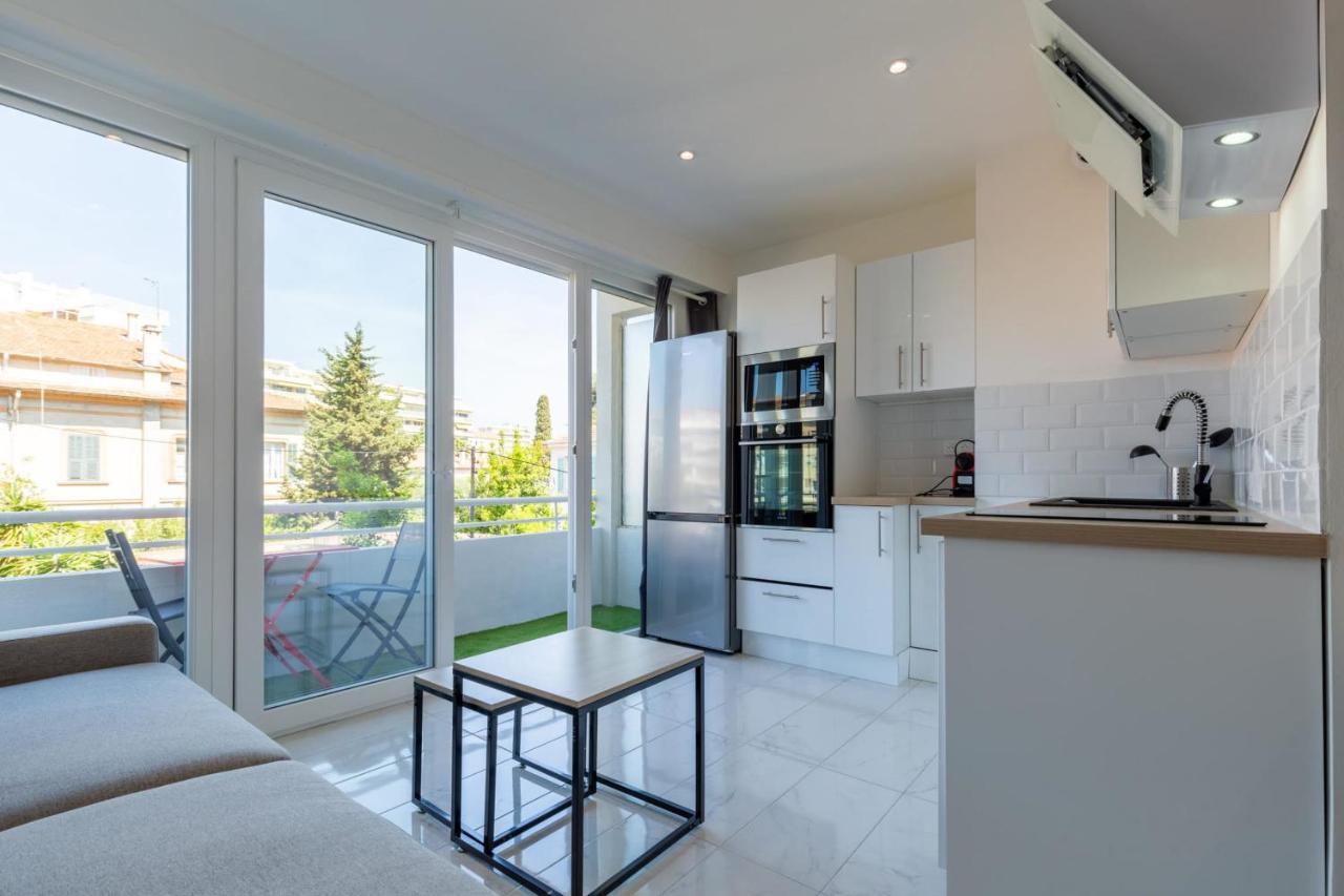 Le Cirodde One Bedroom Apt Completely Renovated Behind The Martinez Hotel Cannes Exterior foto